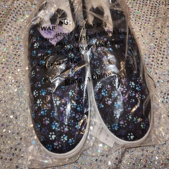 Paws shoes size 7 - Picture 2 of 3